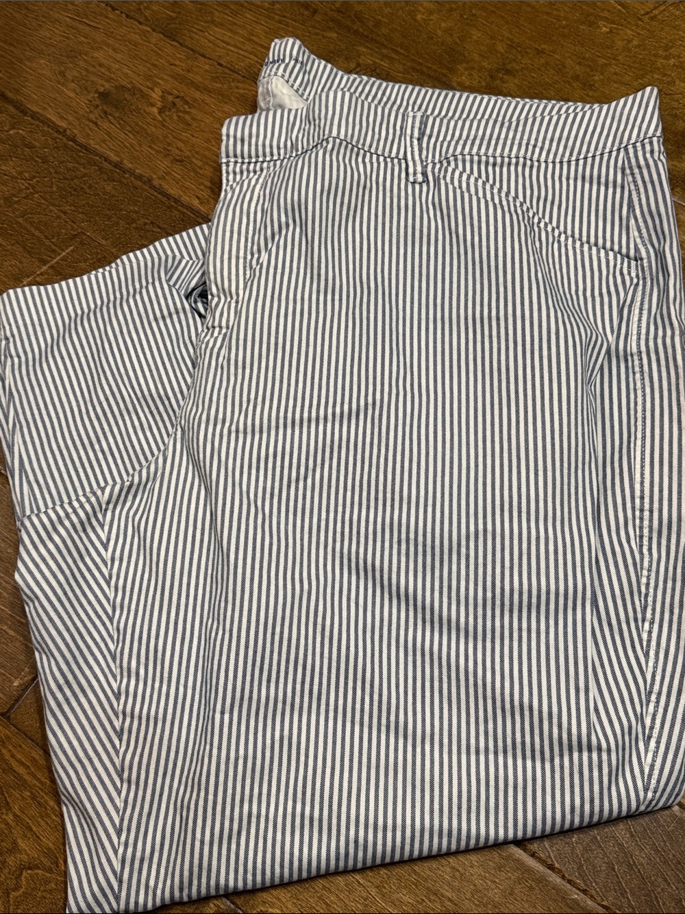 Old Navy Women's Ankle & Cropped Blue and White Striped Pants